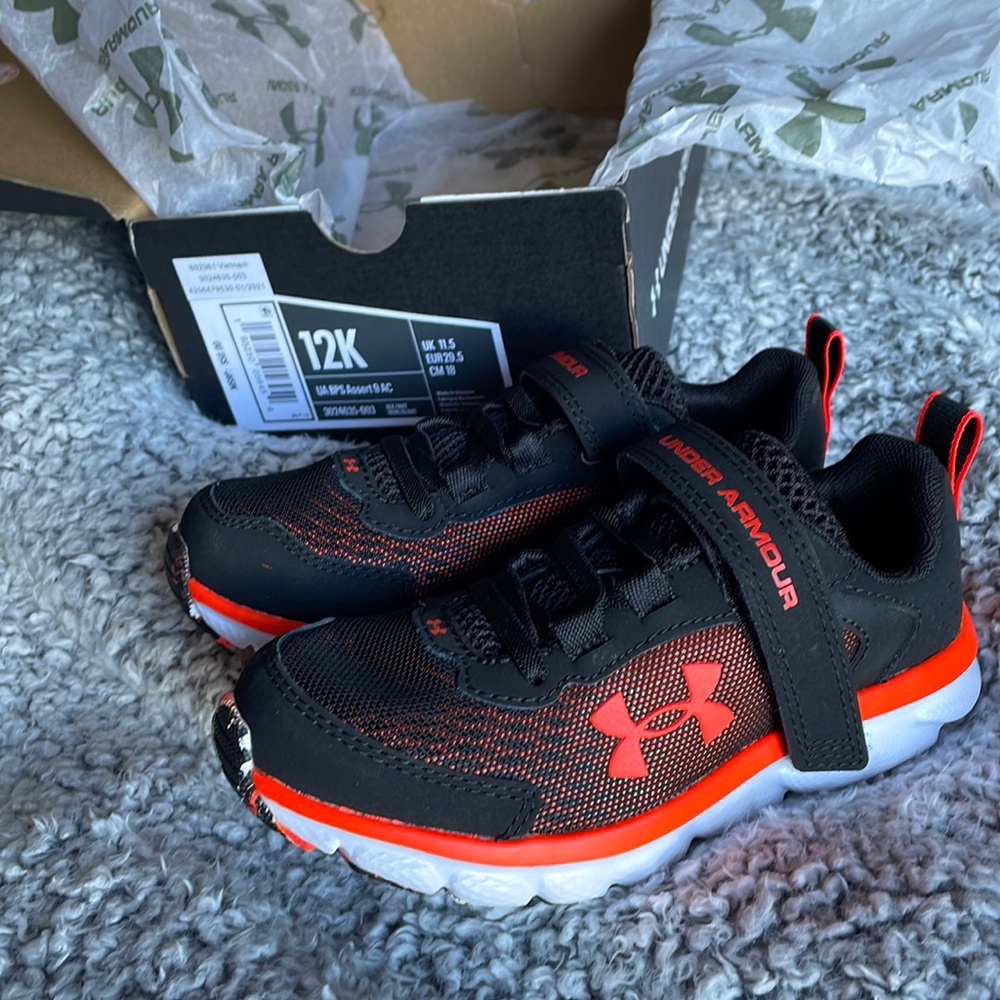 Under Armor kids sneakers Assert 9 AC size 12K & 11.5K